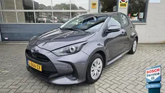 Grijs Gebruikt 2021 Toyota Yaris Hybrid Active Hatchback | € 18.650 (Eerlijke prijs)