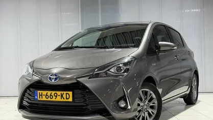 Grijs Occasion 2020 Toyota Yaris Hybrid Hatchback | € 20.749 (Eerlijke prijs)