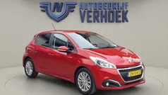 Rood Gebruikt 2019 Peugeot 208 Signature Sky Hatchback | € 10.700 (Super prijs)