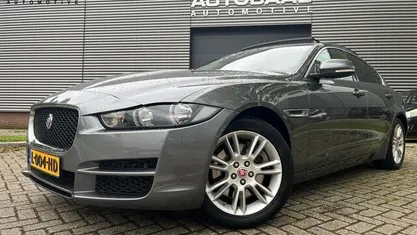 Grijs Gebruikt 2016 Jaguar XE Portfolio Sedan | € 17.940 (Super prijs)