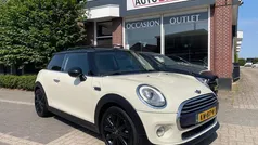 Wit Gebruikt 2016 Mini Cooper Business Hatchback | € 12.950 (Eerlijke prijs)
