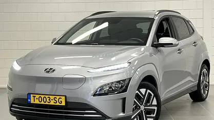 Grijs Gebruikt 2023 Hyundai Kona Pure SUV | € 25.925 (Eerlijke prijs)