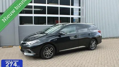 Zwart Occasion 2015 Toyota Auris Touring Sports Stationwagen | € 15.950 (Eerlijke prijs)