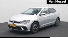 Grijs Gebruikt 2023 VW Polo Life Hatchback | € 19.400 (Goede deal)