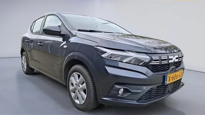 Grijs Gebruikt 2023 Dacia Sandero Expression Hatchback | € 13.750 (Goede deal)