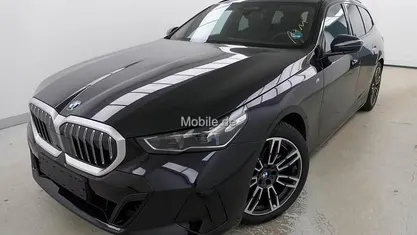 Zwart Occasion 2024 BMW 520 M Sport Stationwagen | € 67.900 (Eerlijke prijs)
