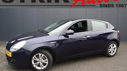 Occasion Alfa Romeo Giulietta Distinctive 170 PK (125 kW) 2011 Blauw Hatchback