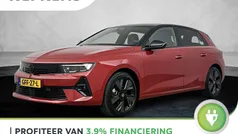 Rood Gebruikt 2024 Opel Astra Hatchback | € 29.600 (Eerlijke prijs)