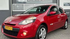 Rood Gebruikt 2011 Renault Clio II Hatchback | € 2.985 (Eerlijke prijs)