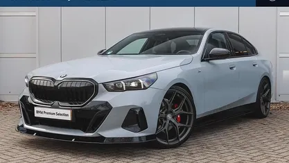 Grijs (metallic) Occasion 2024 BMW 520 M Sport Sedan | € 57.950 (Eerlijke prijs)
