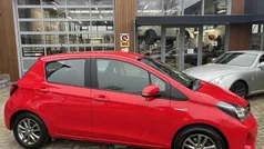 Rood Gebruikt 2017 Toyota Yaris Hybrid Comfort Hatchback | € 14.950 (Eerlijke prijs)