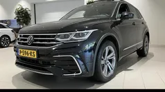 Zwart Gebruikt 2022 VW Tiguan Business+ SUV | € 33.900 (Eerlijke prijs)