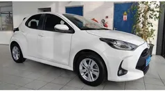 Wit Gebruikt 2022 Toyota Yaris Hybrid Business Edition Hatchback | € 19.950 (Goede deal)
