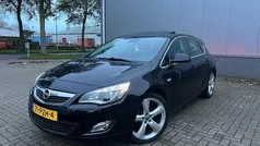 Zwart Gebruikt 2011 Opel Astra Cosmo Hatchback | € 3.499 (Eerlijke prijs)