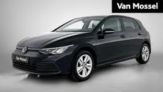 Zwart Gebruikt 2021 VW Golf VIII Life Hatchback | € 18.400 (Eerlijke prijs)