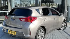 Gebruikt 2015 Toyota Auris Hybrid Executive Hatchback | € 15.295 (Eerlijke prijs)