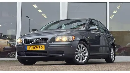 Grijs Gebruikt 2005 Volvo S40 Kinetic Sedan | € 3.944 (Eerlijke prijs)