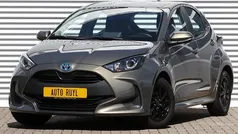 Groen, metallic lak Gebruikt 2024 Toyota Yaris Active Hatchback | € 22.845 (Eerlijke prijs)