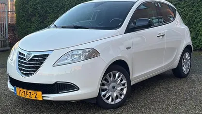 Wit Gebruikt 2012 Lancia Ypsilon Gold Hatchback | € 3.950 (Eerlijke prijs)