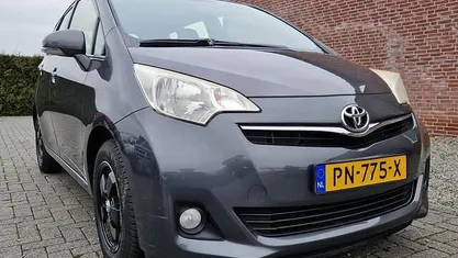 Occasion Toyota Verso-S 99 PK (72 kW) 2013 Grijs MPV