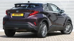 Bruin Gebruikt 2023 Toyota C-HR Style SUV | € 29.845 (Eerlijke prijs)