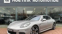 Grijs, metallic lak Gebruikt 2015 Porsche Panamera Sedan | € 41.940 (Goede deal)