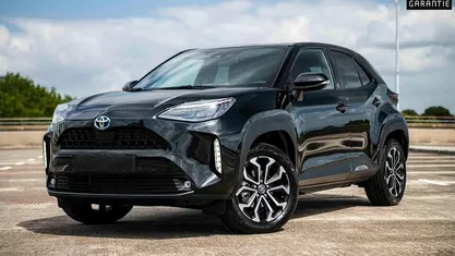 Zwart Occasion 2023 Toyota Yaris Cross Team SUV | € 27.845 (Eerlijke prijs)