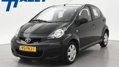 Zwart Gebruikt 2011 Toyota Aygo Hatchback | € 4.450 (Eerlijke prijs)