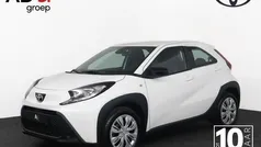 Gebruikt 2025 Toyota Aygo Play Hatchback | € 23.750 (Eerlijke prijs)