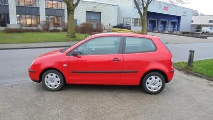 Rood Gebruikt 2002 VW Polo Hatchback | € 1.349 (Goede deal)