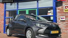Grijs Gebruikt 2021 Toyota Yaris Hybrid Active Hatchback | € 19.995 (Eerlijke prijs)