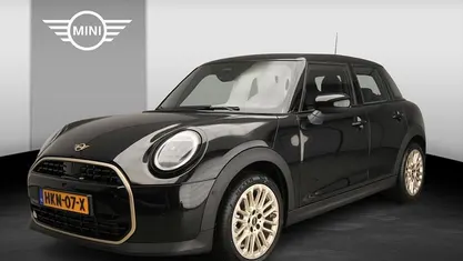 Occasion Mini Cooper Favoured 156 PK (114 kW) 2025 Zwart Hatchback