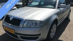 Grijs Gebruikt 2006 Skoda Superb Comfort Sedan | € 2.499