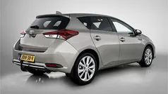 Beige metallic Gebruikt 2016 Toyota Auris Touring Sports Limited Stationwagen | € 17.645 (Goede deal)