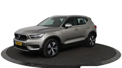 Grijs Gebruikt 2022 Volvo XC40 Inscription SUV | € 32.895 (Eerlijke prijs)