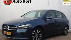 Blauw, metallic lak Gebruikt 2019 Mercedes B180 Business MPV | € 21.450 (Goede deal)