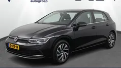 Zwart Gebruikt 2021 VW Golf VIII Style Hatchback | € 24.950 (Eerlijke prijs)