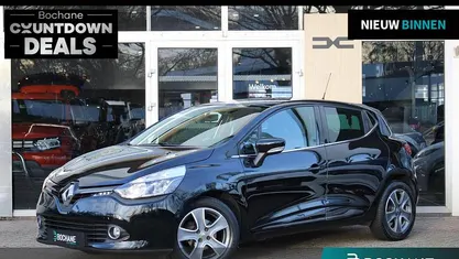 Zwart Gebruikt 2015 Renault Clio IV Night&Day Hatchback | € 8.745 (Eerlijke prijs)
