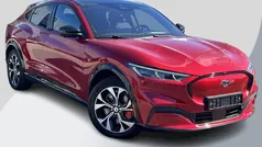 Rood Gebruikt 2024 Ford Mustang Mach-E Premium SUV | € 43.850 (Eerlijke prijs)