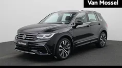 Zwart Gebruikt 2022 VW Tiguan R-line SUV | € 35.400 (Eerlijke prijs)