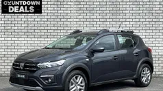 Grijs Gebruikt 2023 Dacia Sandero Comfort Hatchback | € 17.295 (Eerlijke prijs)