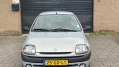 Grijs Gebruikt 2000 Renault Clio II Hatchback | € 1.750 (Goede deal)