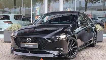 Zwart Occasion 2022 Mazda 3 Sportive Hatchback | € 24.700 (Eerlijke prijs)