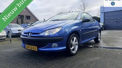 Blauw (metallic) Gebruikt 2002 Peugeot 206 CC Cabriolet | € 1.745 (Eerlijke prijs)
