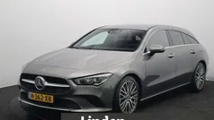Grijs, metallic lak Gebruikt 2020 Mercedes CLA180 Shooting Brake Business Stationwagen | € 27.950 (Eerlijke prijs)