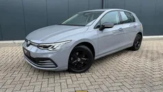 Grijs Gebruikt 2021 VW Golf VIII Life Hatchback | € 19.835 (Eerlijke prijs)