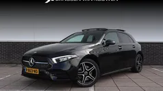 Zwart Gebruikt 2022 Mercedes A250 AMG line Hatchback | € 33.885 (Eerlijke prijs)