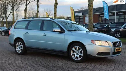 Blauw (metallic) Gebruikt 2009 Volvo V70 Kinetic Stationwagen | € 1.475 (Super prijs)