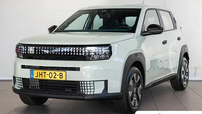 Groen Nieuw 2025 Fiat Grande Panda Icon Hatchback | € 24.445 (Goede deal)