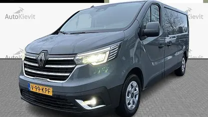 Grijs Occasion 2024 Renault Trafic MPV | € 28.950 (Goede deal)